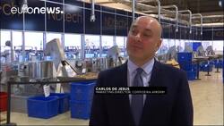 Battle for the bottle: cork fight back News Clip