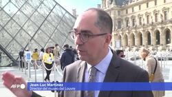 VOICED : El Louvre de Paris reabre sus puertas sin su habitual publico extranjero News Clip