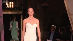 Christian Siriano's front row includes '90s actresses Sarah Michelle Gellar, Lucy Liu and Alicia Silverstone News Clip