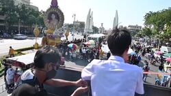 CLEAN : Thai school students demand education reform News Clip