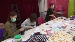 Volunteers craft reusable face masks, amid shortage Instructional Video