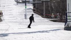 Quebec's warm winter keeping many skiers away from slopes News Clip