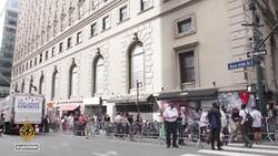 US migrant crisis: Hundreds of asylum seekers sleep rough in New York News Clip