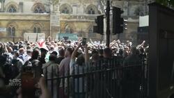 Far-right activists clash with London police amid global protests over racism News Clip