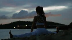 Woman Yoga - relax in nature Stock Footage