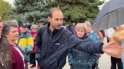 VOICED : Disputas en la ciudad ucraniana de Izium tras partida de las tropas rusas News Clip