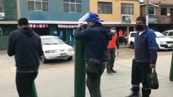 CLEAN : Peruvians queue to recharge oxygen for patients in Lima News Clip
