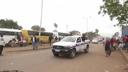 CLEAN : Zimbabweans queue for cash for Christmas News Clip