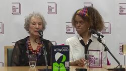 VOICED : Margaret Atwood y Bernardine Evaristo ganan premio literario Booker Prize News Clip