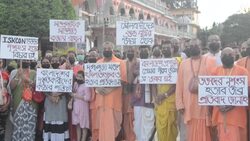CLEAN : Small protest in India over Bangladesh temple attack News Clip