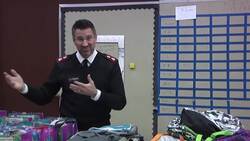 Operaci n Santa llega a pueblos remoto de Alaska Instructional Video