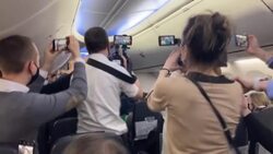 VOICED : Rusia coloca al opositor Navalni en su lista de "terroristas y extremistas" News Clip