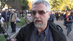 VOICED : Miles de independentistas repudian visita de rey de España a Barcelona News Clip