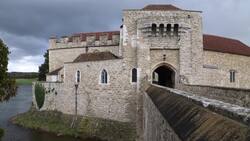 England, Leeds Castle - Drawbridge Stock Footage