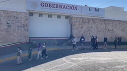 CLEAN : Hundreds of migrants expelled from US as Biden visits southern border News Clip