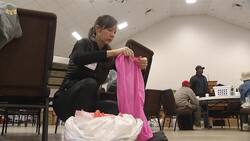 Volunteers help Alabama tornado victims  Instructional Video