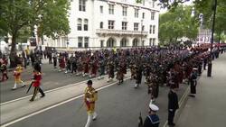 Queen Elizabeth's coffin travels to Westminster Abbey News Clip