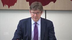 Former Boris Johnson aide questioned over his role in COVID-19 response News Clip