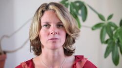 When Should You Call Your Doctor or Midwife When Pregnant? Instructional Video