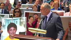 Dem show faces of those hurt if ACA is overturned News Clip