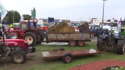 CLEAN : French farmers stage protests as anger boils over News Clip