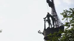 Monument to Peter I on blue sky background Stock Footage