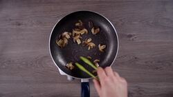 Short - Salad with sun-dried tomatoes Instructional Video