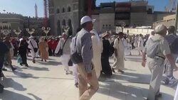 VOICED : Peregrinos sin mascarilla inician la mayor peregrinación a La Meca en tiempos de covid News Clip