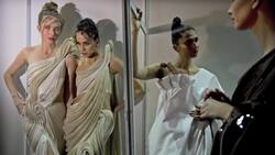 Indian saris stand out on Delhi's runways Instructional Video