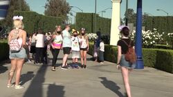 VOICED : Fans de Disneyland viven su "mejor sensación" tras esperada reapertura del parque News Clip