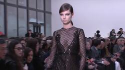 Kaia Gerber, Anja Rubik walks in Valentino fashion show that experiences with subtle kink Instructional Video