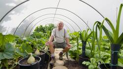 Growing Giant Vegetables, Phillip Vowles' 30-year journey Instructional Video