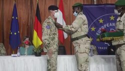 CLEAN : The EU's military training mission in Mali changes command News Clip