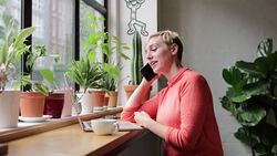 Freelance businesswoman working in a cafe Stock Footage