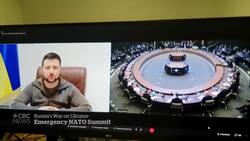 NATO leaders walk tightrope over Ukraine crisis News Clip