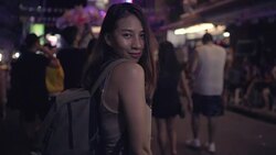 Slow motion - Young Asian traveling women backpacker drinking alcohol or beer and dancing in urban street night party at The Khao San Road in Bangkok, Thailand. Traveler and tourist concept. Stock Footage