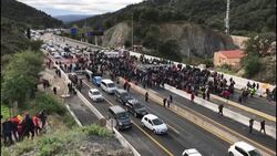 CLEAN : Catalan separatists block Spain France highway News Clip