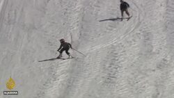 Pakistan girl defies disability with skiing skills News Clip