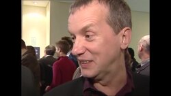 UK: The Lord of the Rings: The Fellowship of the Ring Premiere at the Odeon Leicester Square in London. News Clip