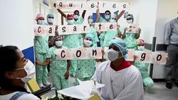 VOICED : Paciente recuperada de covid-19 acepta casarse tras dar a luz en coma en Colombia News Clip
