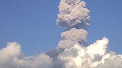 Mexico's Popocateptl spews gas and ashes Instructional Video