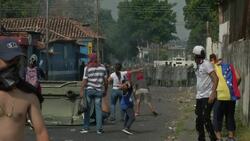 Stone-throwing, vehicles set alight, at Venezuela border Instructional Video