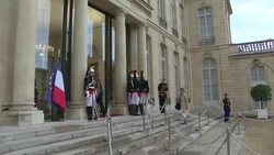 CLEAN : French queue at Elysee Palace to pay tribute to Chirac News Clip