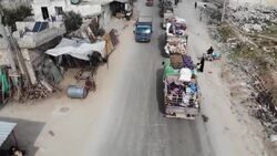 CLEAN : Syrians flee towards Turkish border as army retakes key northwest town News Clip