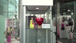 CLEAN : Final concert dress worn by Amy Winehouse sells for 243.000 dollars News Clip