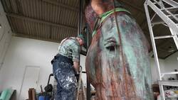 Sculptor to exhibit two giant horse heads at Venice biennale art festival News Clip