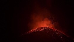 CLEAN : Guatemala Pacaya Volcano on alert for increased activity (2) News Clip