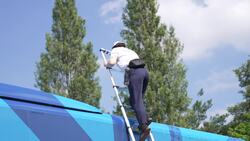 Greenpeace protester mounts Tory bus demanding ‘clean power not Paddy Power’ News Clip
