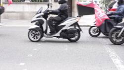 Deliveroo riders protest through London streets over pay and conditions News Clip