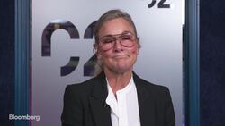 Former Apple Retail Chief Ahrendts Defends Store Changes News Clip
